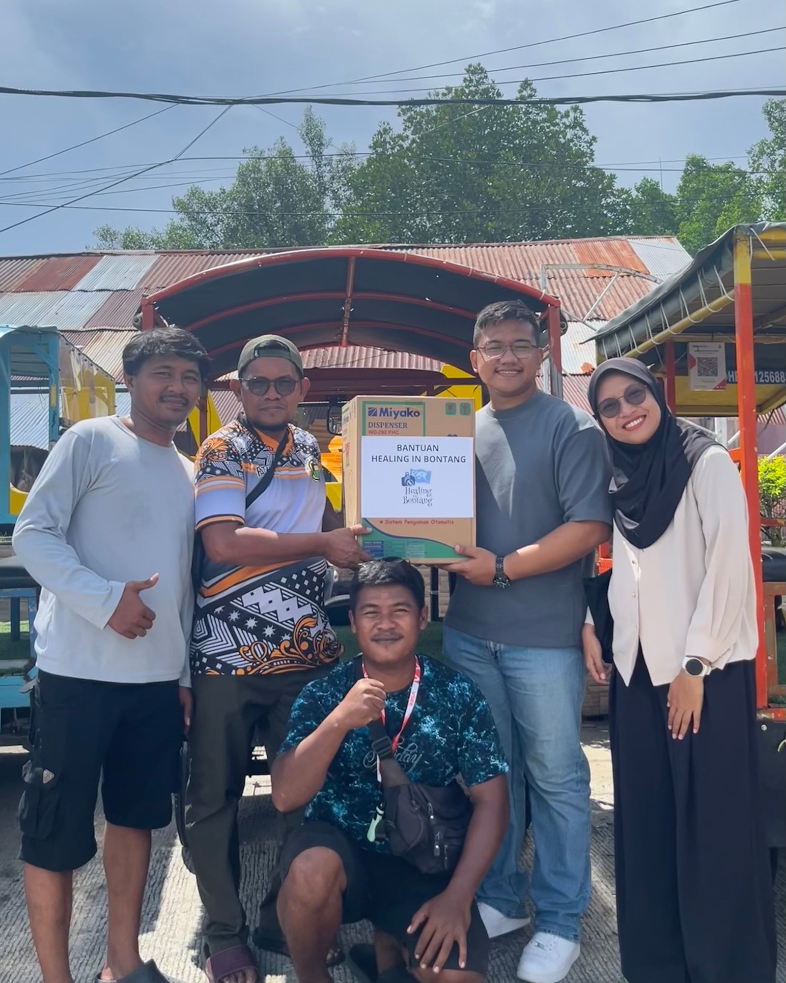 Healing In Bontang Serahkan Bantuan untuk Kelompok Becak Motor Wisata Bontang Kuala